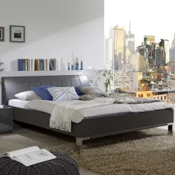Bett Alde