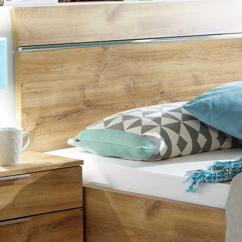 Bett mit Metallgestell Grenvana