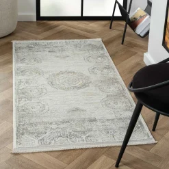 Gemusterter Teppich Kariono