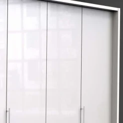 Geräumiger Falttürenschrank Grinzia