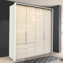 Geräumiger Schlafzimmerschrank Invelita