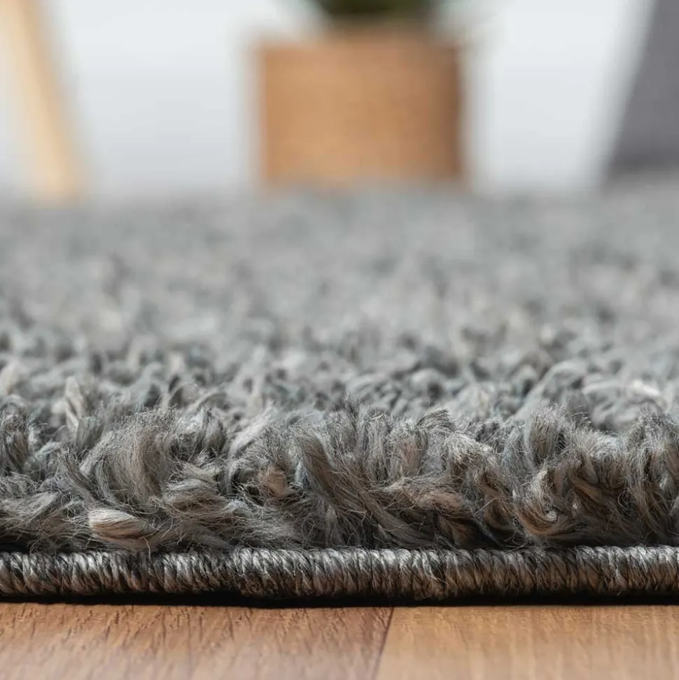 Grauer Hochflor Teppich Fachet