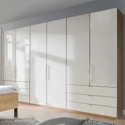 Großer Kleiderschrank Cnutria