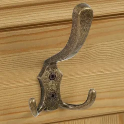 Kiefer Garderobe Yarus