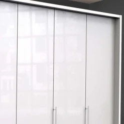 Komfortabler Schlafzimmerschrank Grinzia