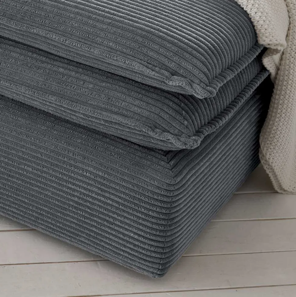 Moderner Sessel mit Hocker Eltusa