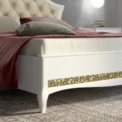 Neorenaissance Bett und Kommoden Jedvila