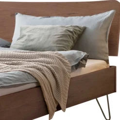 Nussbaum massiv Doppelbett Basilica
