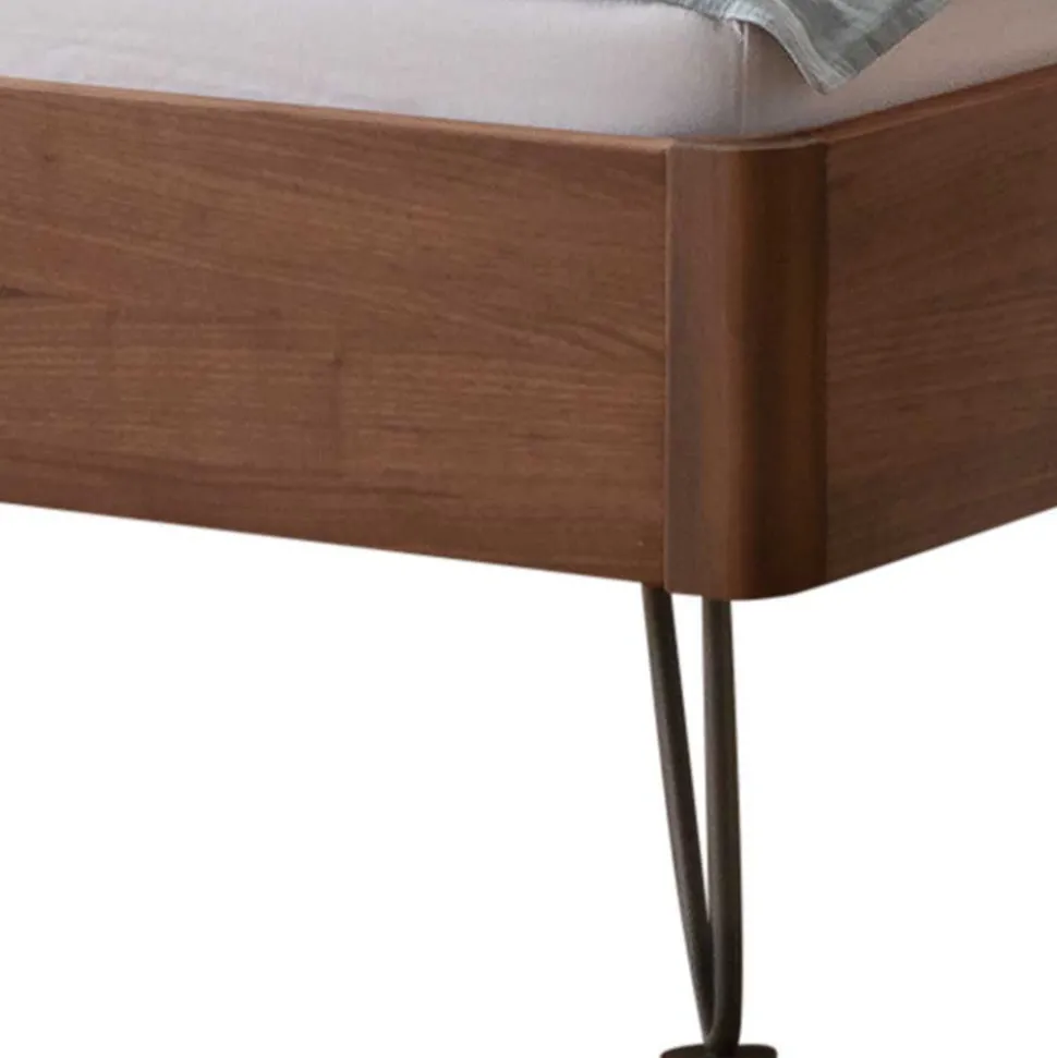 Nussbaum massiv Doppelbett Basilica